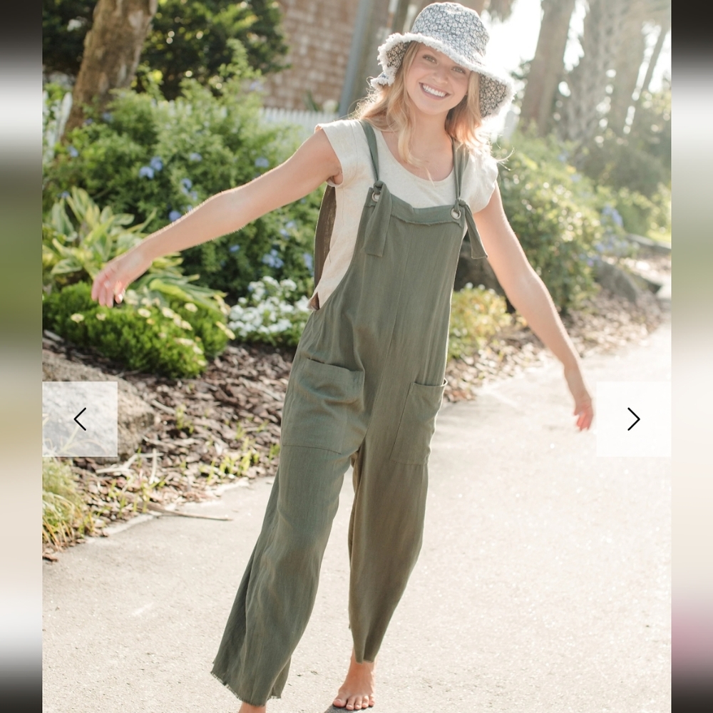 NWOT Olive Linen Jumpsuit 🤍